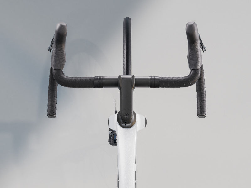 Trek Madone SL 5 Gen 8 (Gloss Crystal White/Matte Deep Smoke)