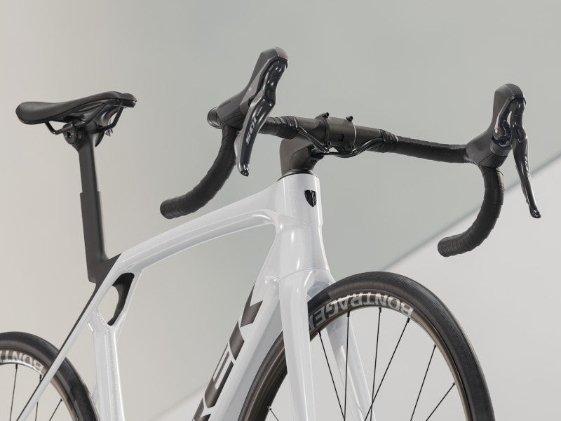 Trek Madone SL 5 Gen 8 (Gloss Crystal White/Matte Deep Smoke)